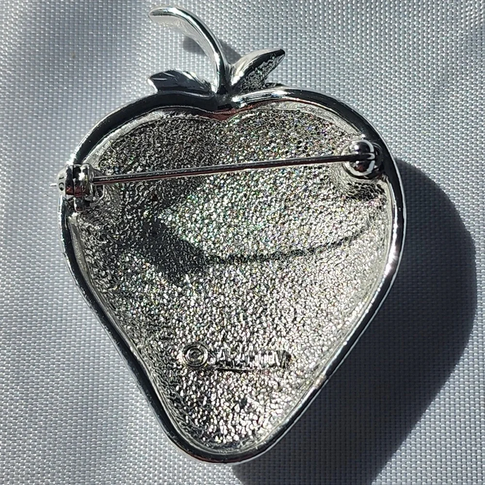 Sarah Coventry Ice Strawberry Brooch Vintage‎ Fruit Pin Silver Tone Textured